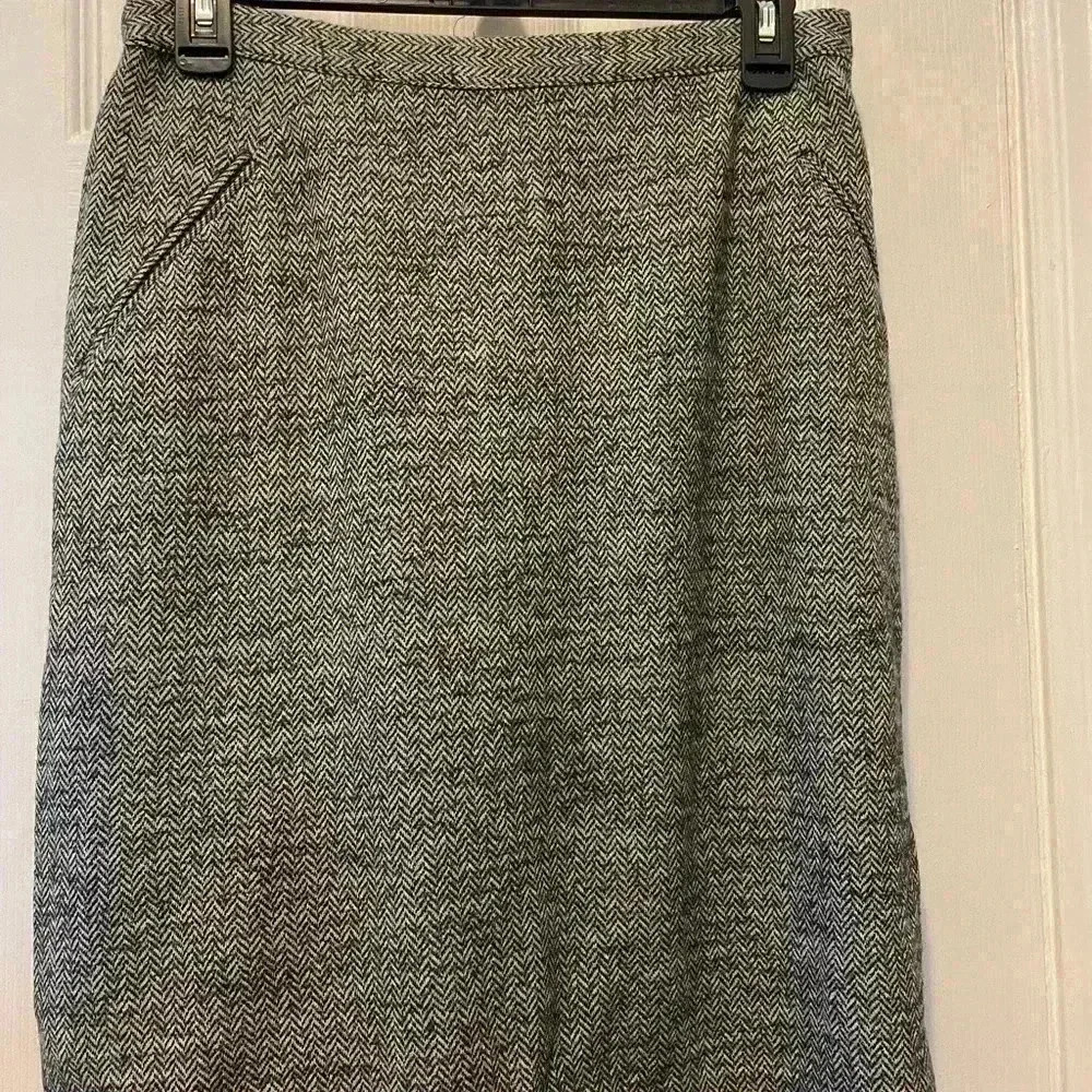 Loft Gray Knee length with Lining Skirt Work/Casual/Career